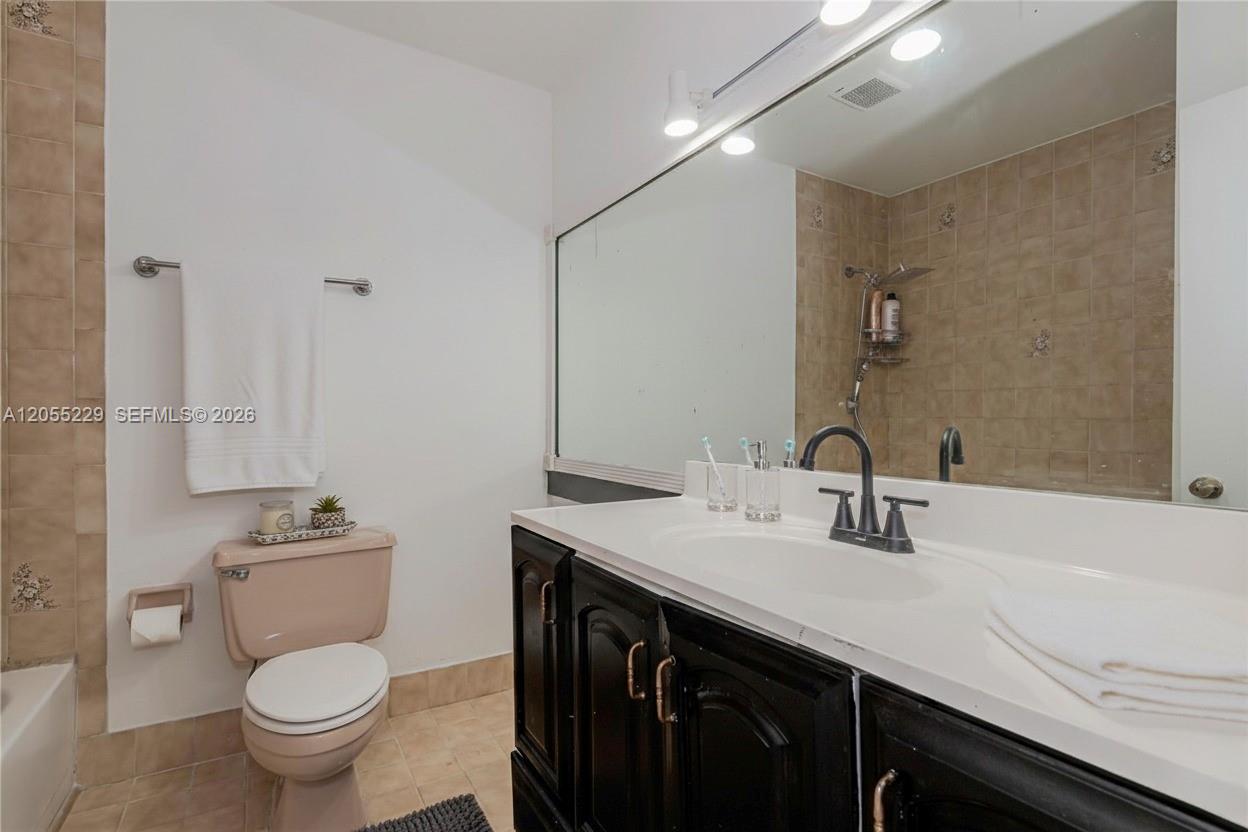 1082 W 79th Street