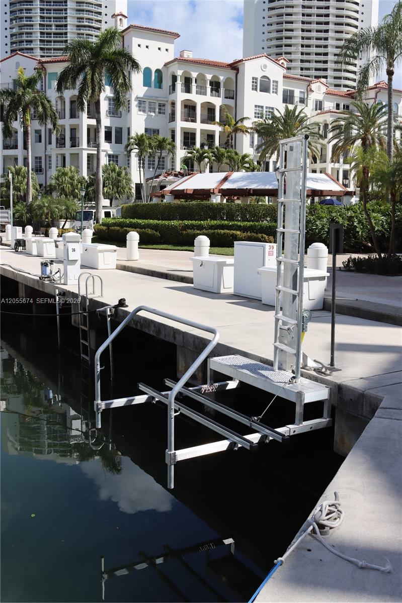 3000 Island Boulevard