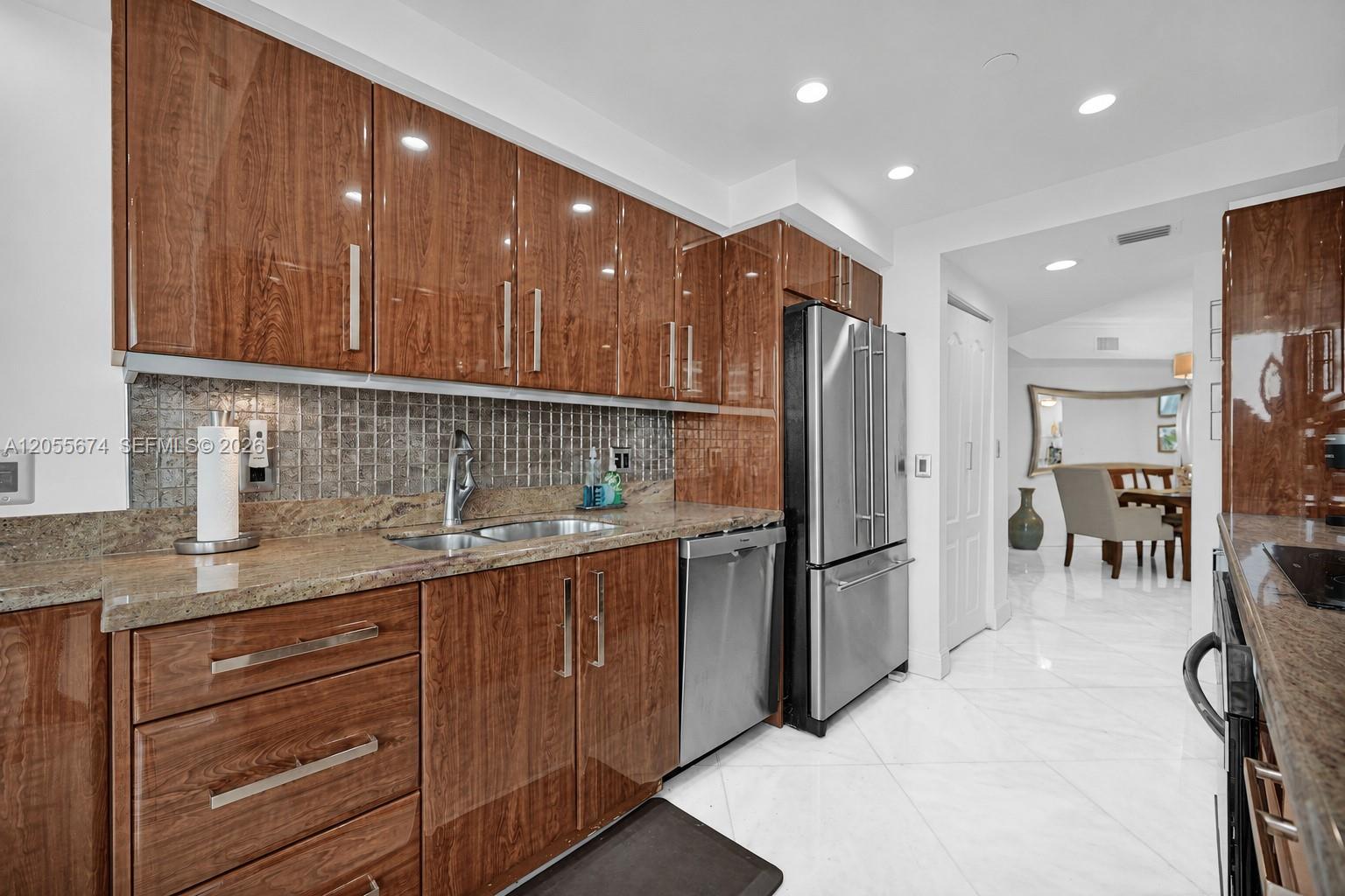 3000 Island Boulevard