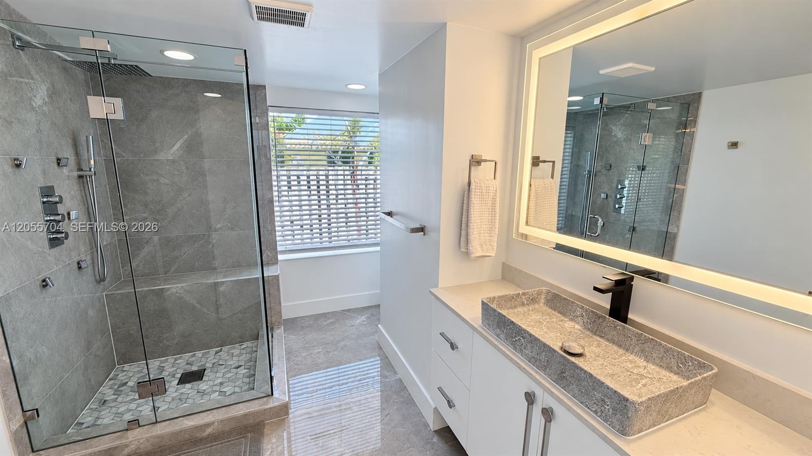 670 SE 7th Avenue