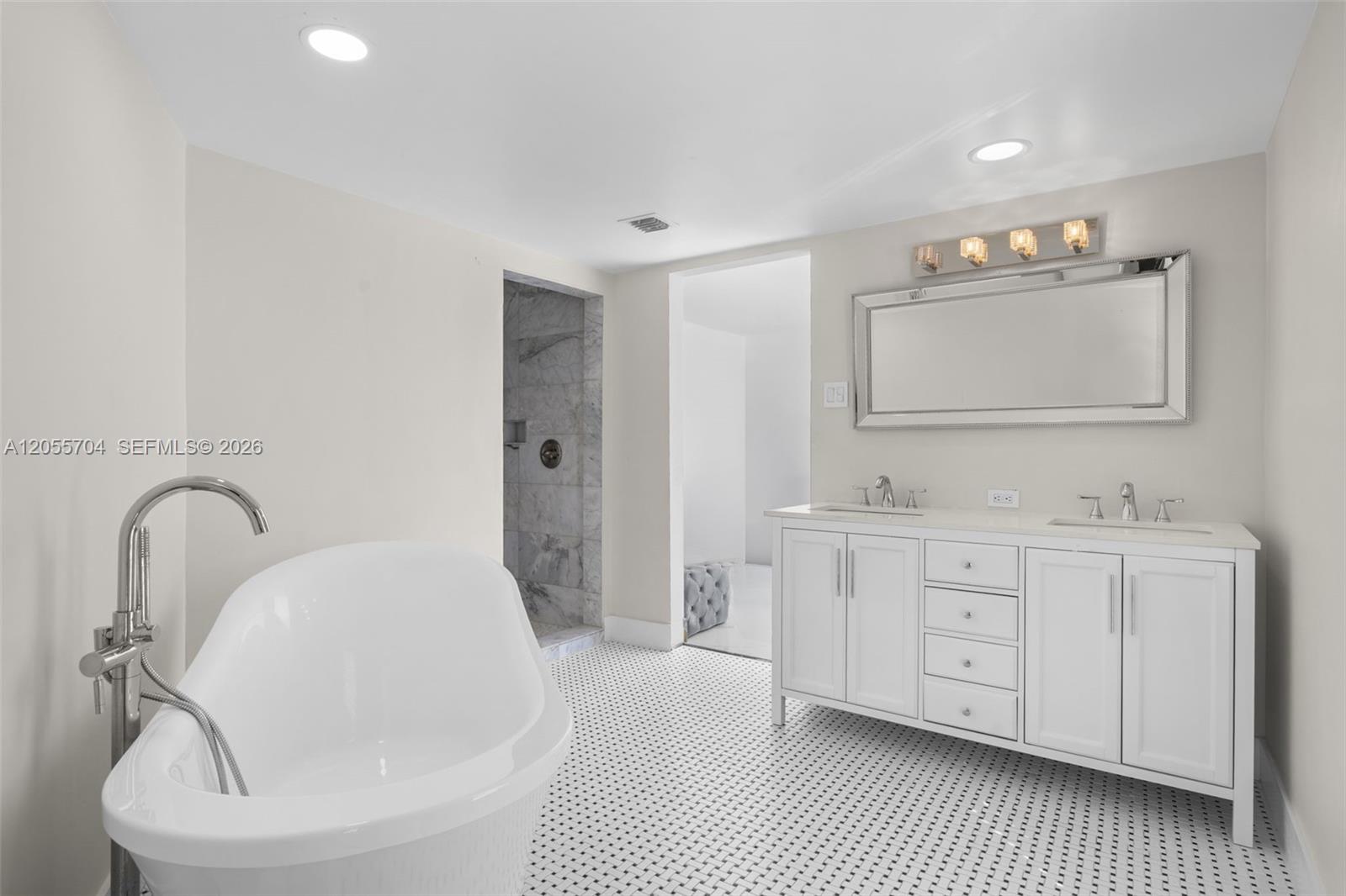 670 SE 7th Avenue