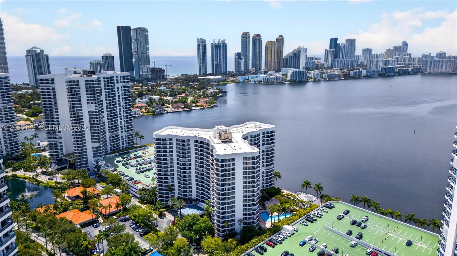 3600 Mystic Pointe Drive