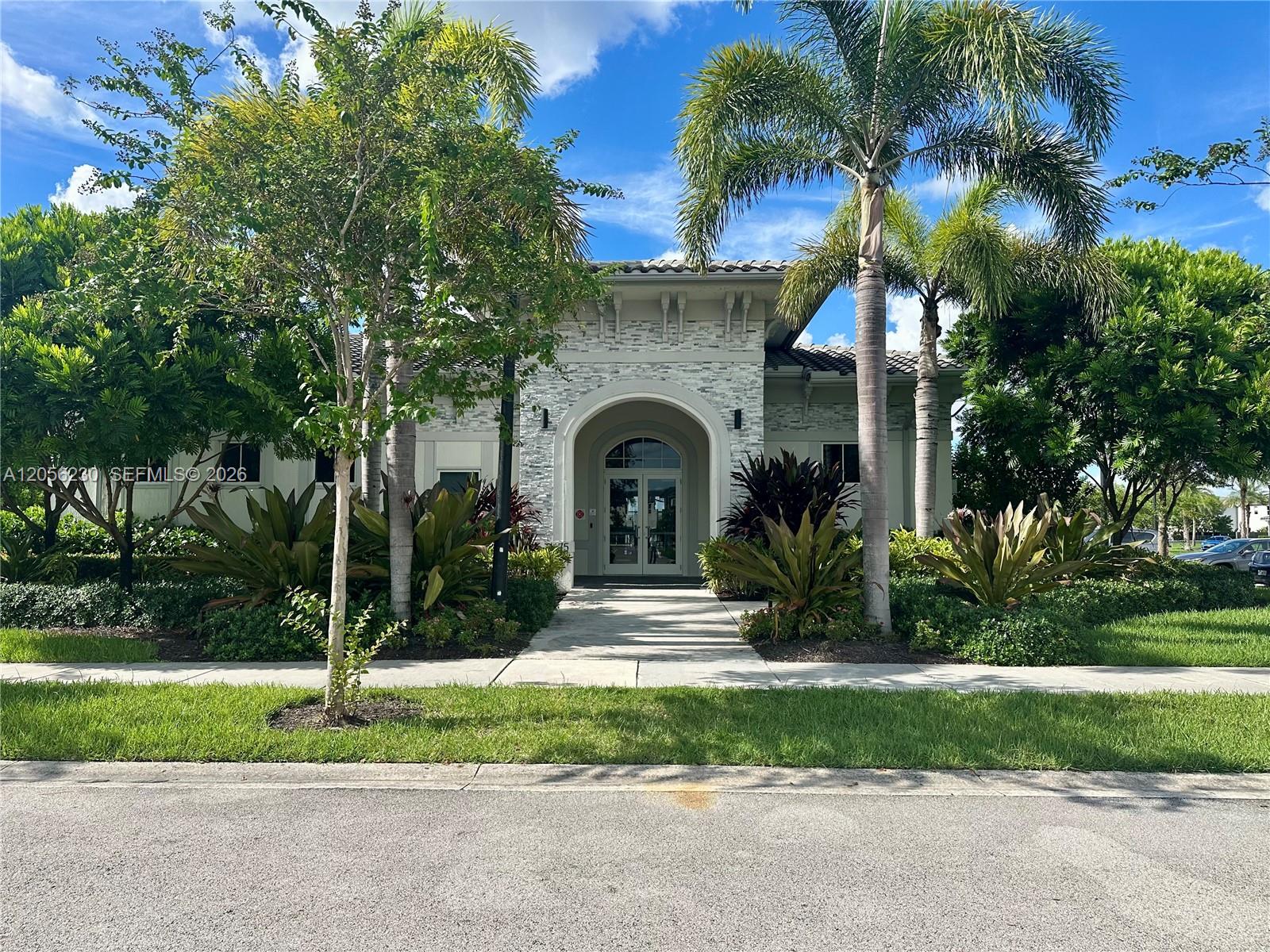 2737 SE 17th Street