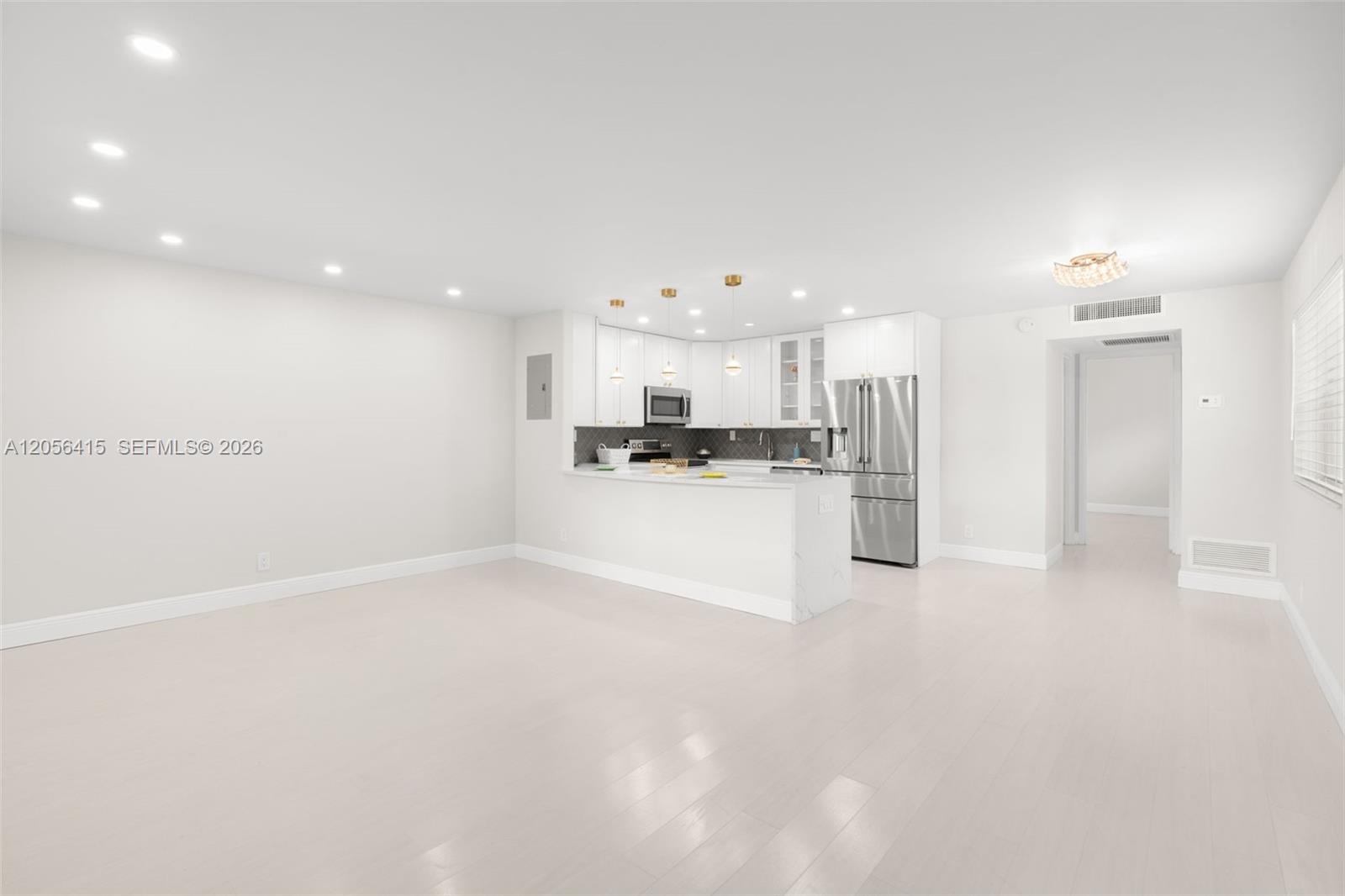 631 N Saxony