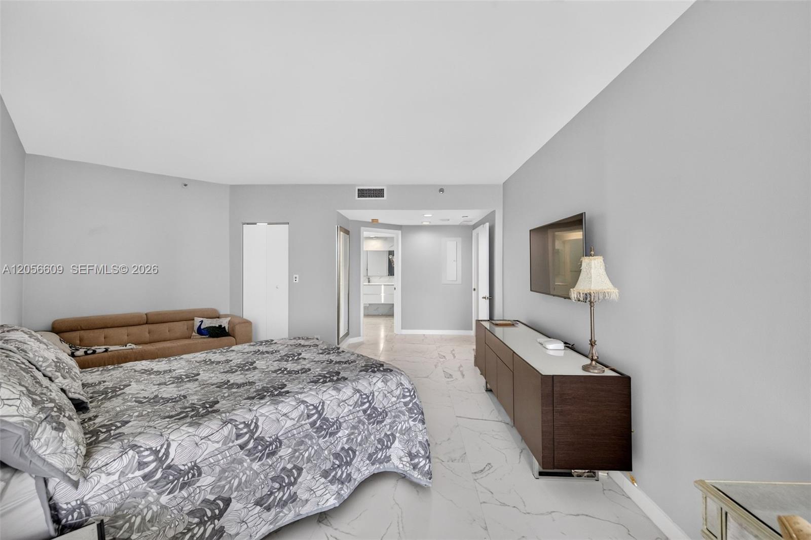 2800 Island Boulevard
