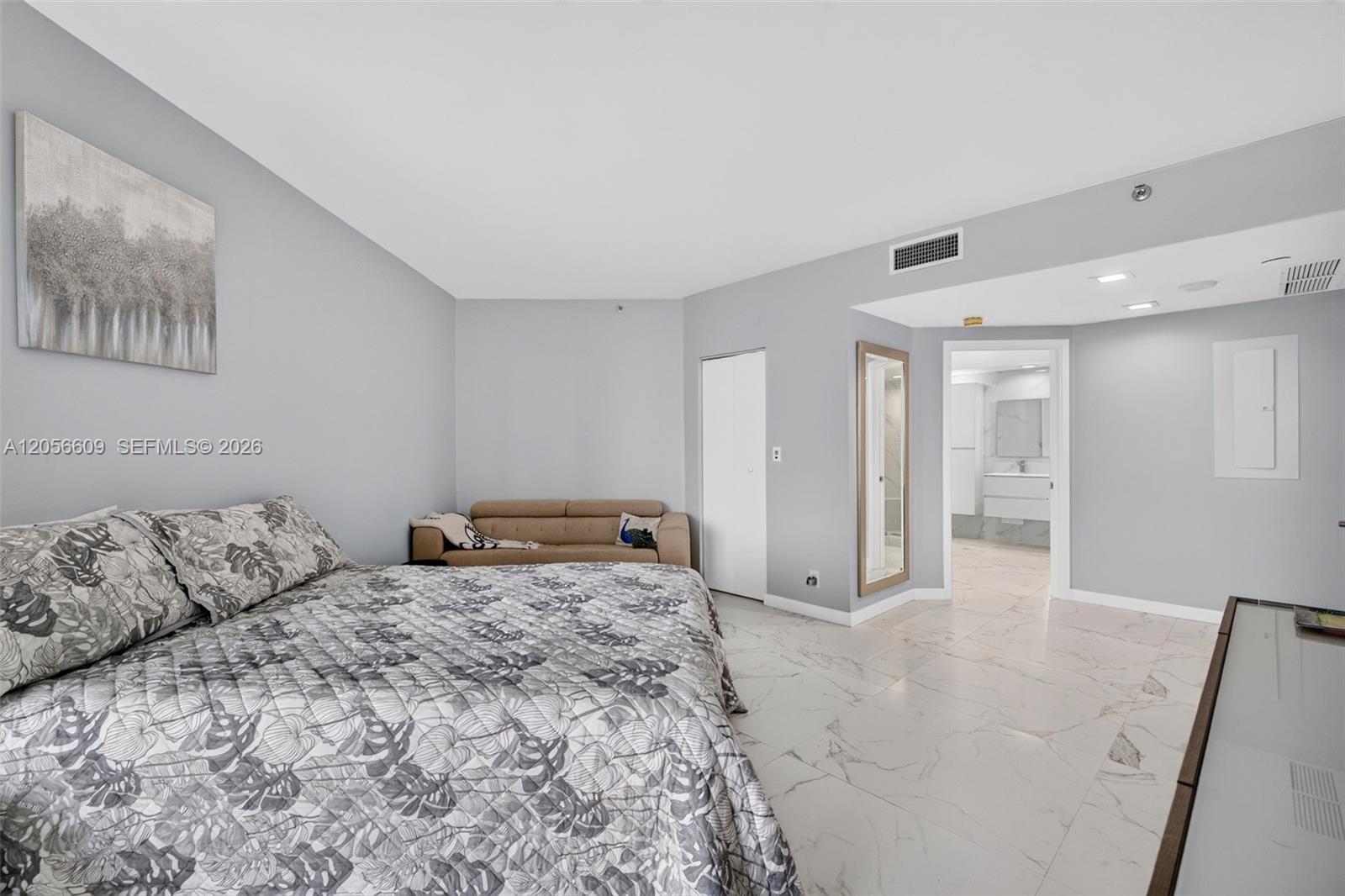 2800 Island Boulevard