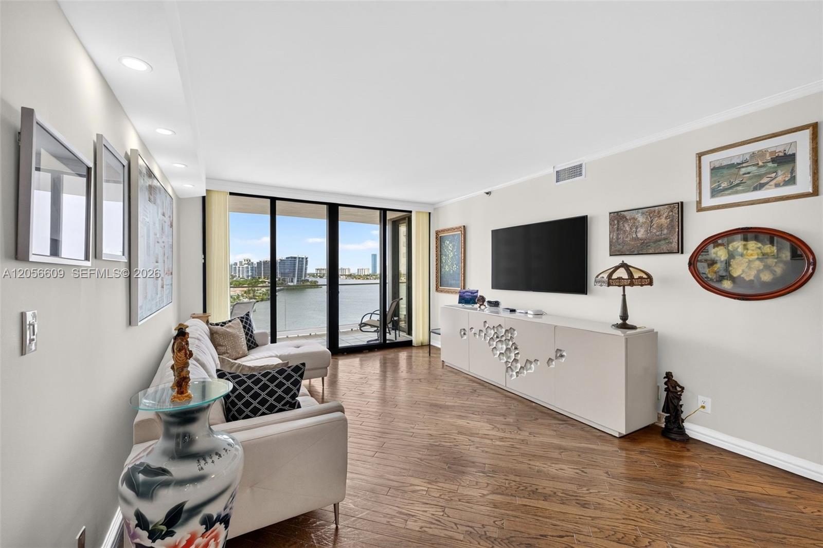 2800 Island Boulevard