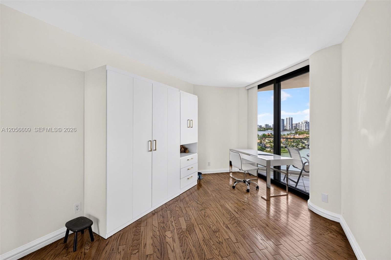 2800 Island Boulevard