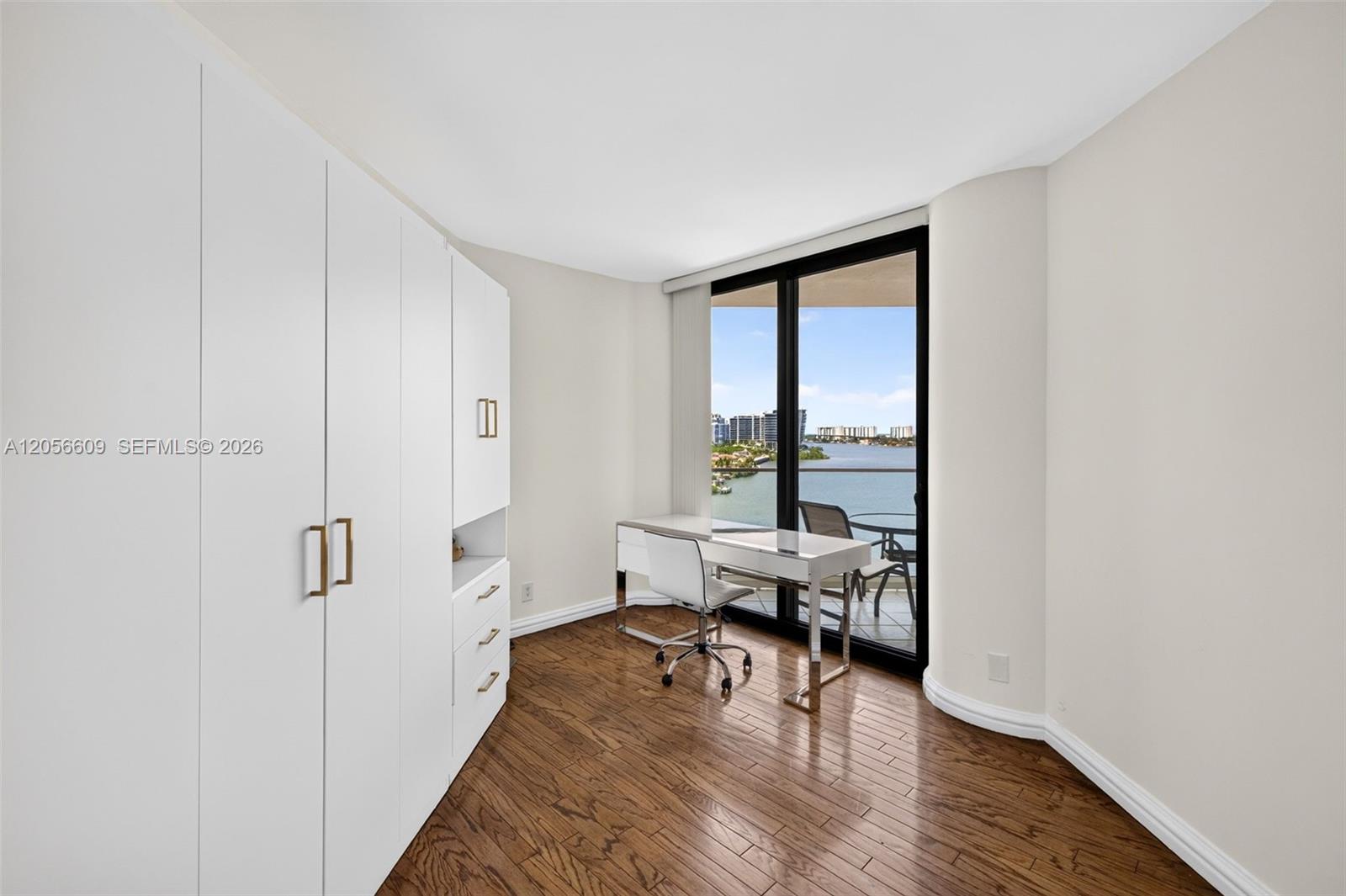 2800 Island Boulevard