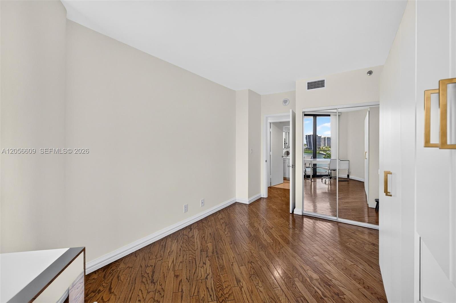2800 Island Boulevard