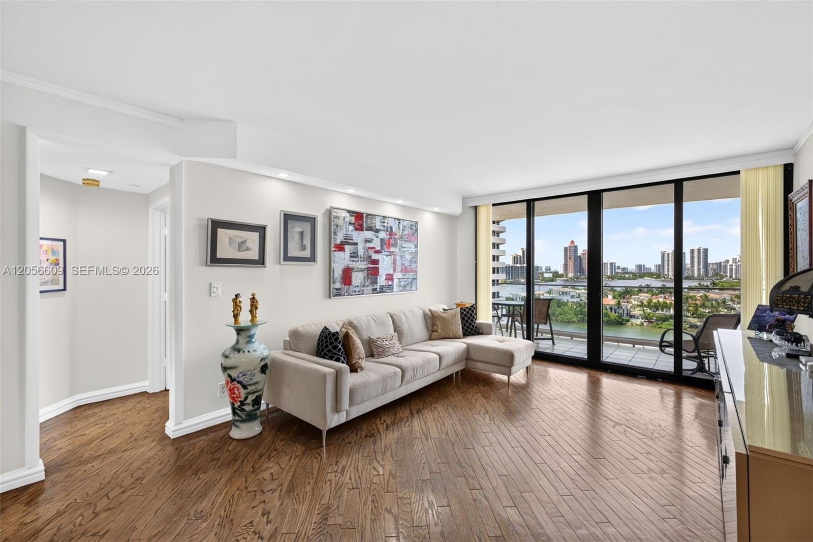 2800 Island Boulevard