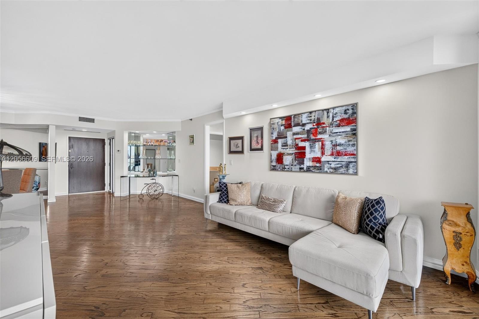 2800 Island Boulevard