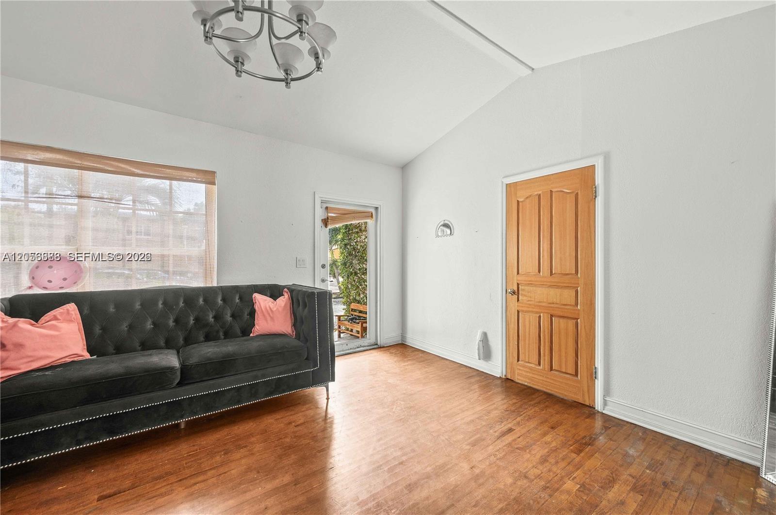 2427 SW 12th Street