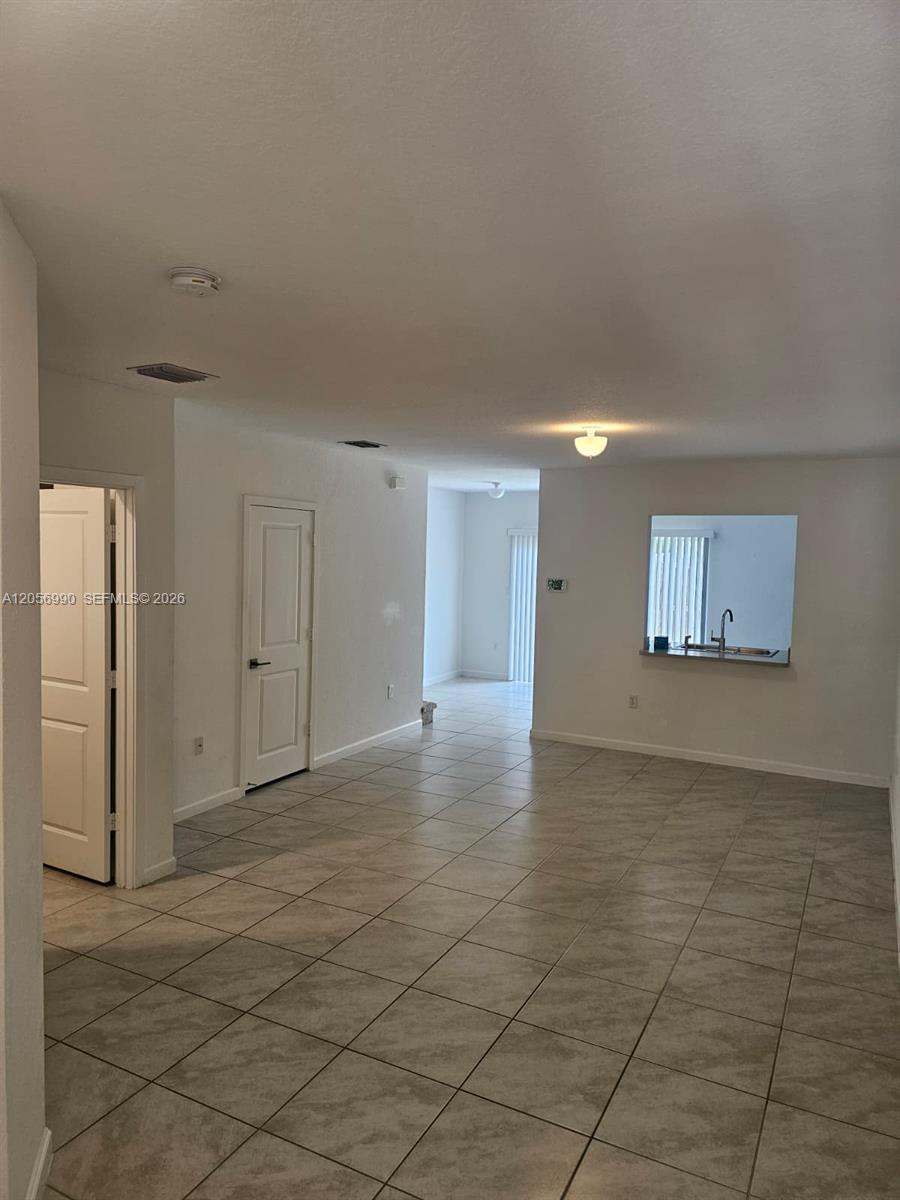 561 NE 5th Street