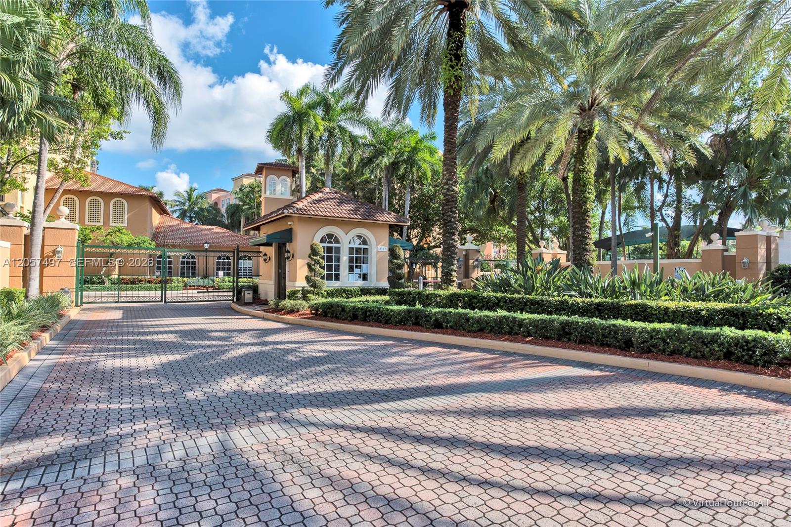 19501 E Country Club Drive