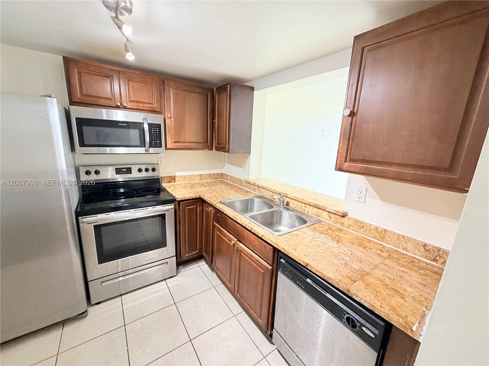 496 NW 165th St Road