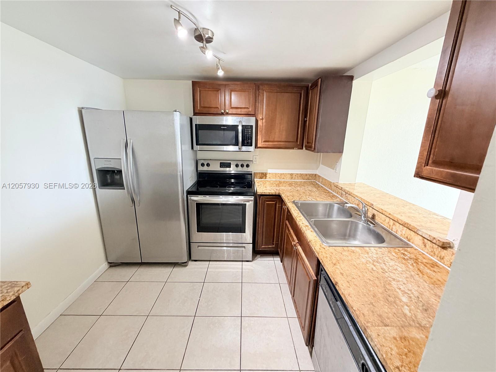 496 NW 165th St Road