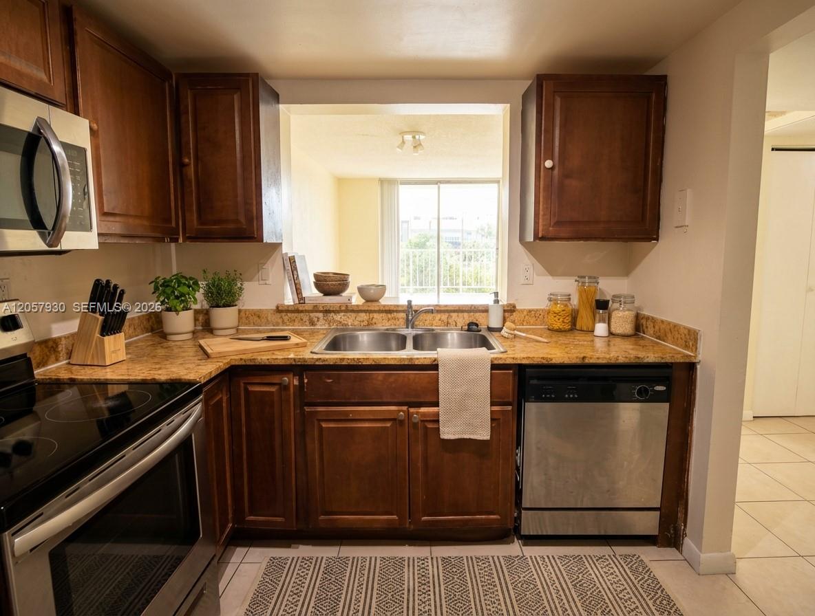 496 NW 165th St Road