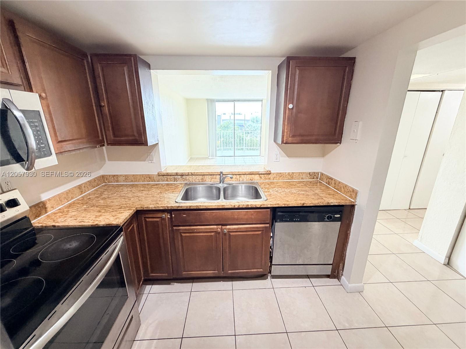 496 NW 165th St Road