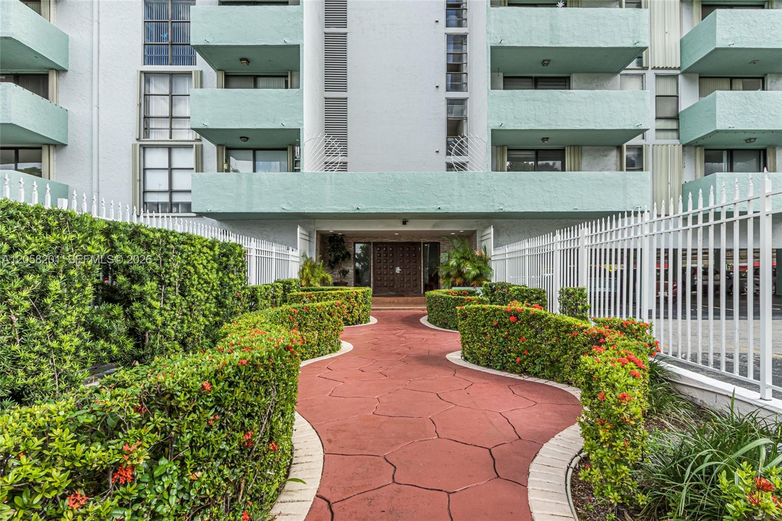1825 W 44th Place
