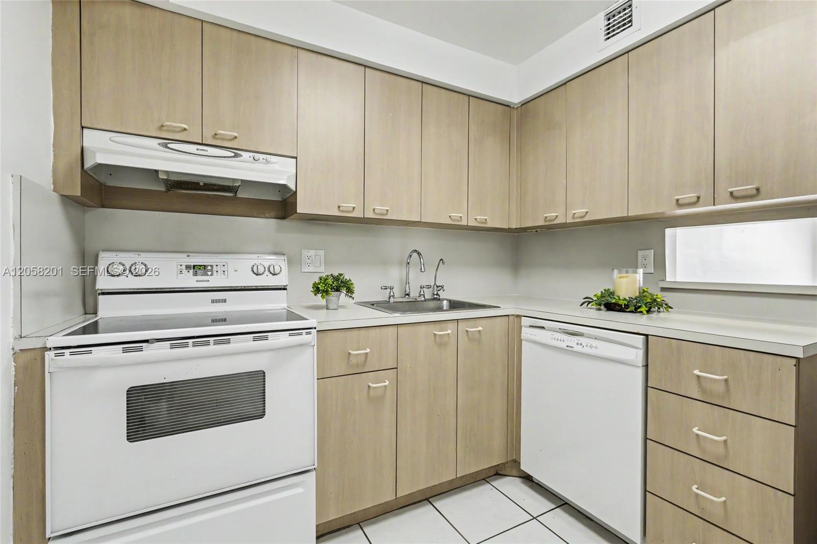 1825 W 44th Place