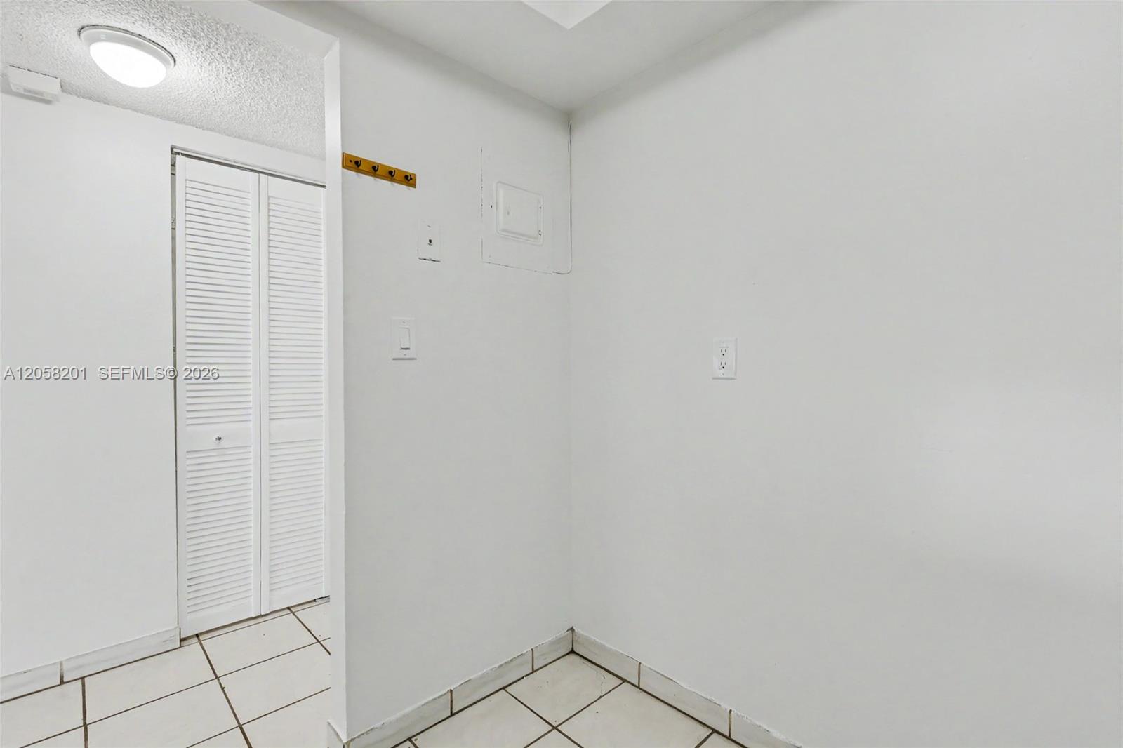 1825 W 44th Place