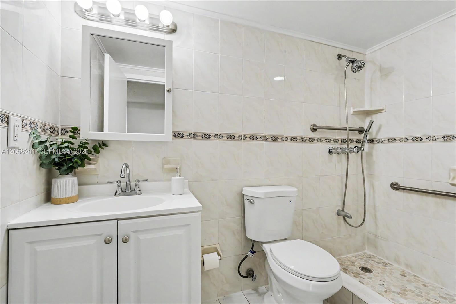 1825 W 44th Place