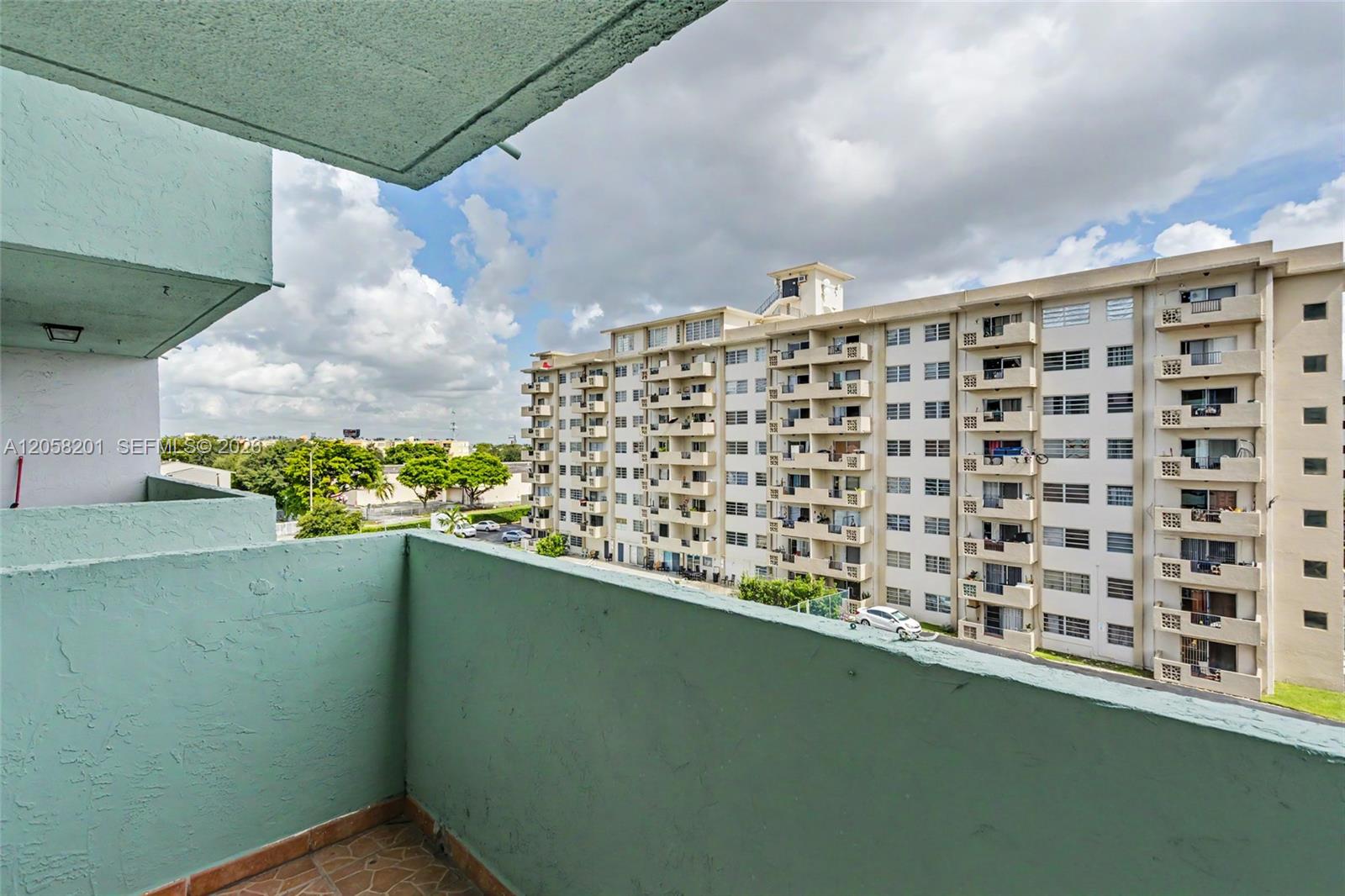 1825 W 44th Place