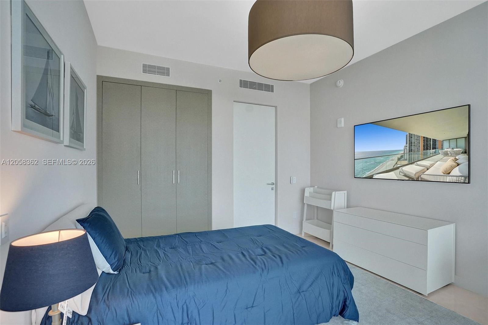 18975 Collins Avenue