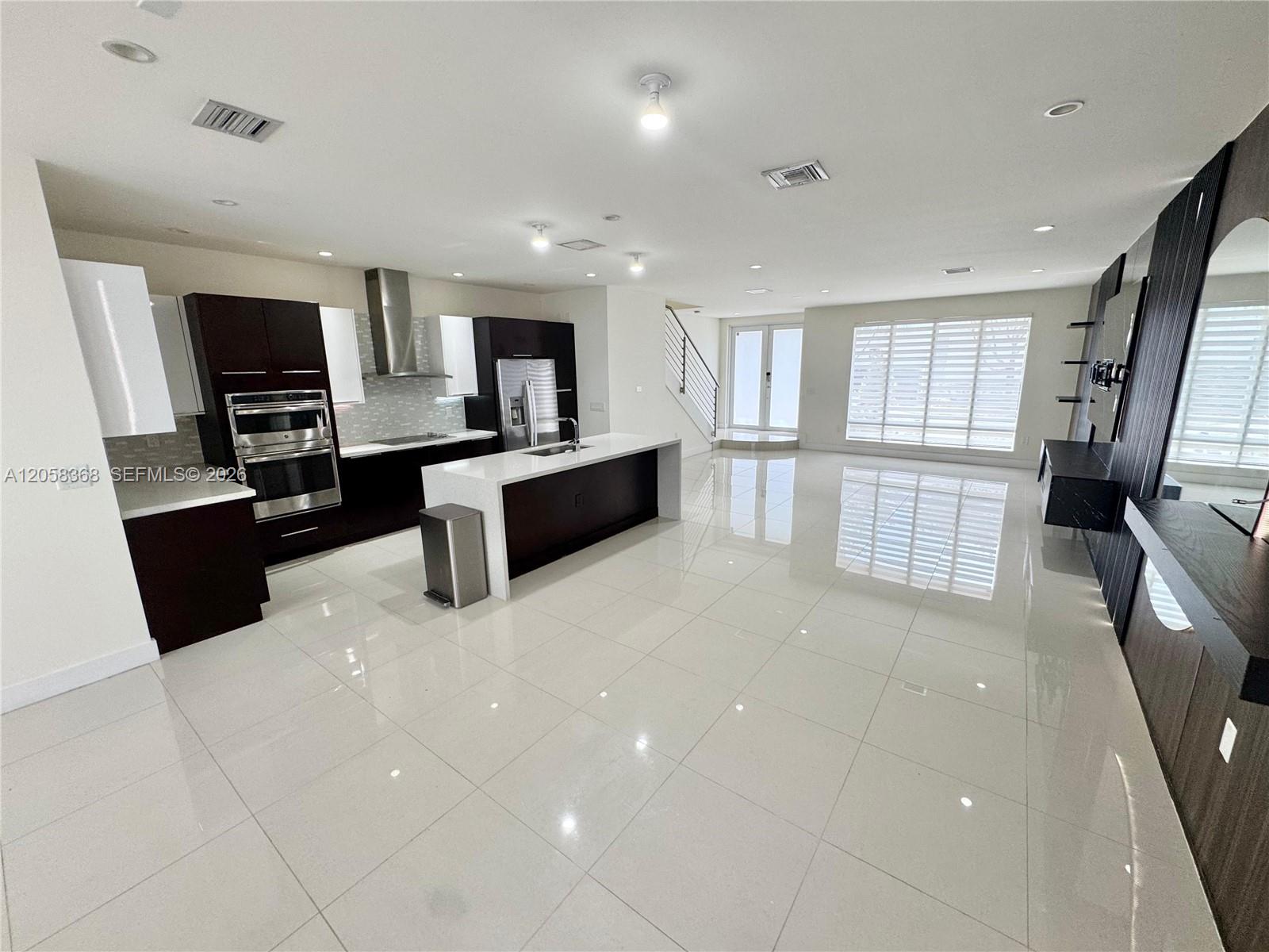 6423 NW 105th Court