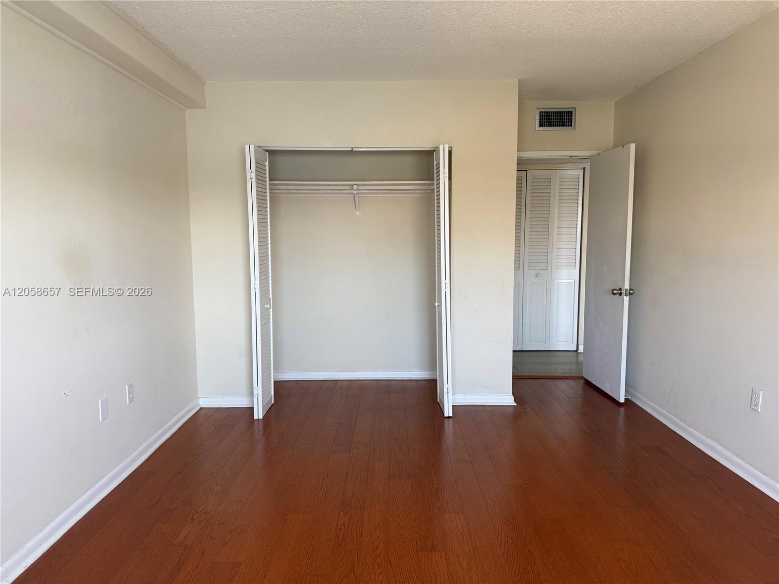 400 Kings Point Drive
