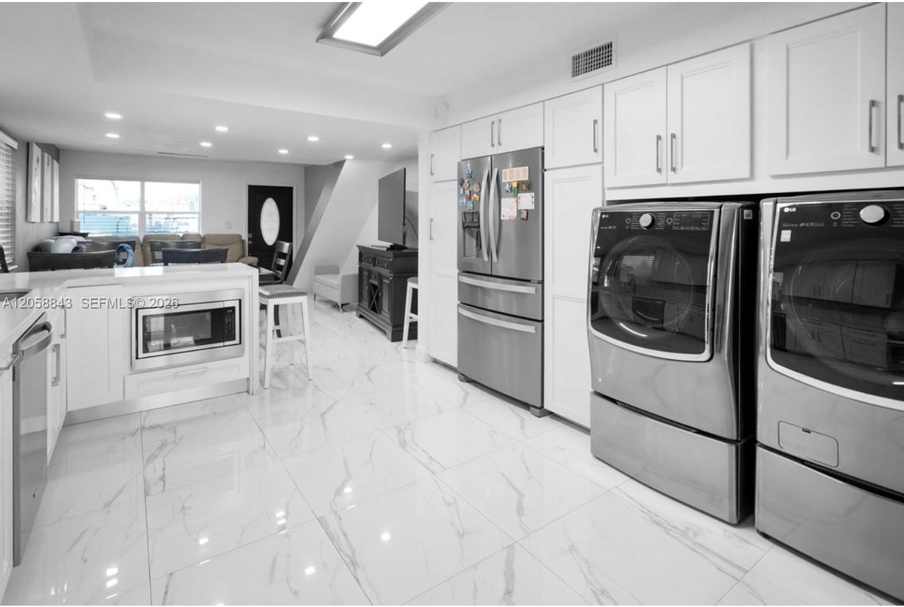 1158 W 41st Street
