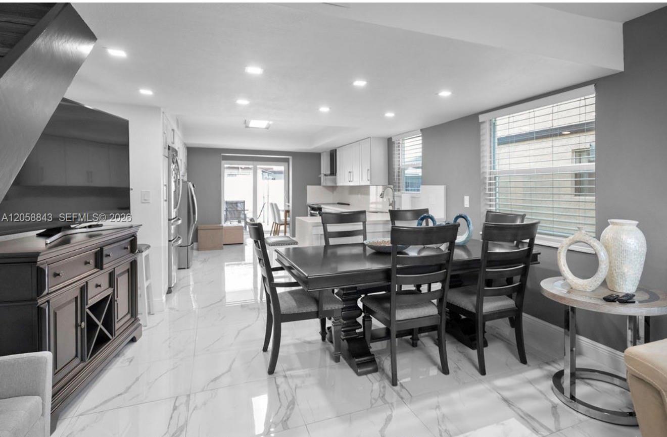 1158 W 41st Street