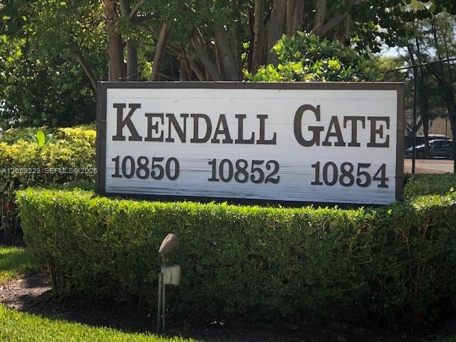 10852 N Kendall Drive