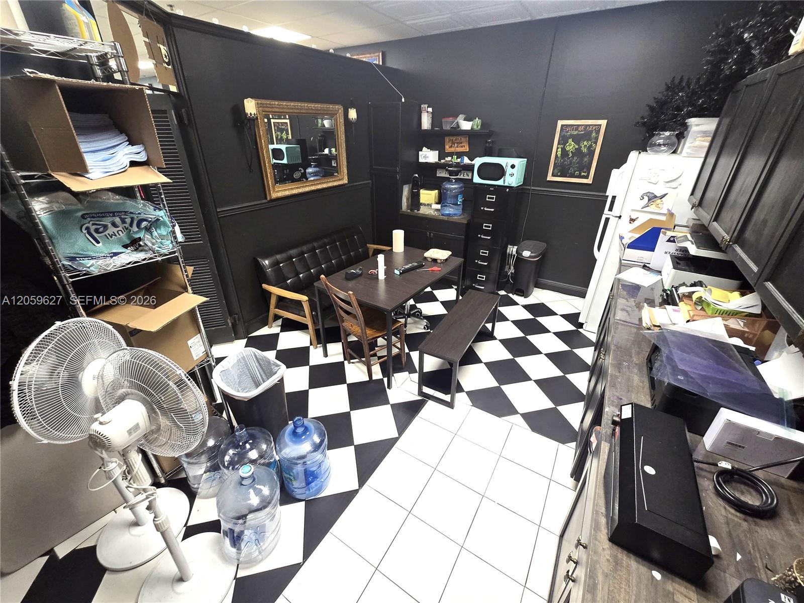 4953 Le Chalet Boulevard gallery image #13