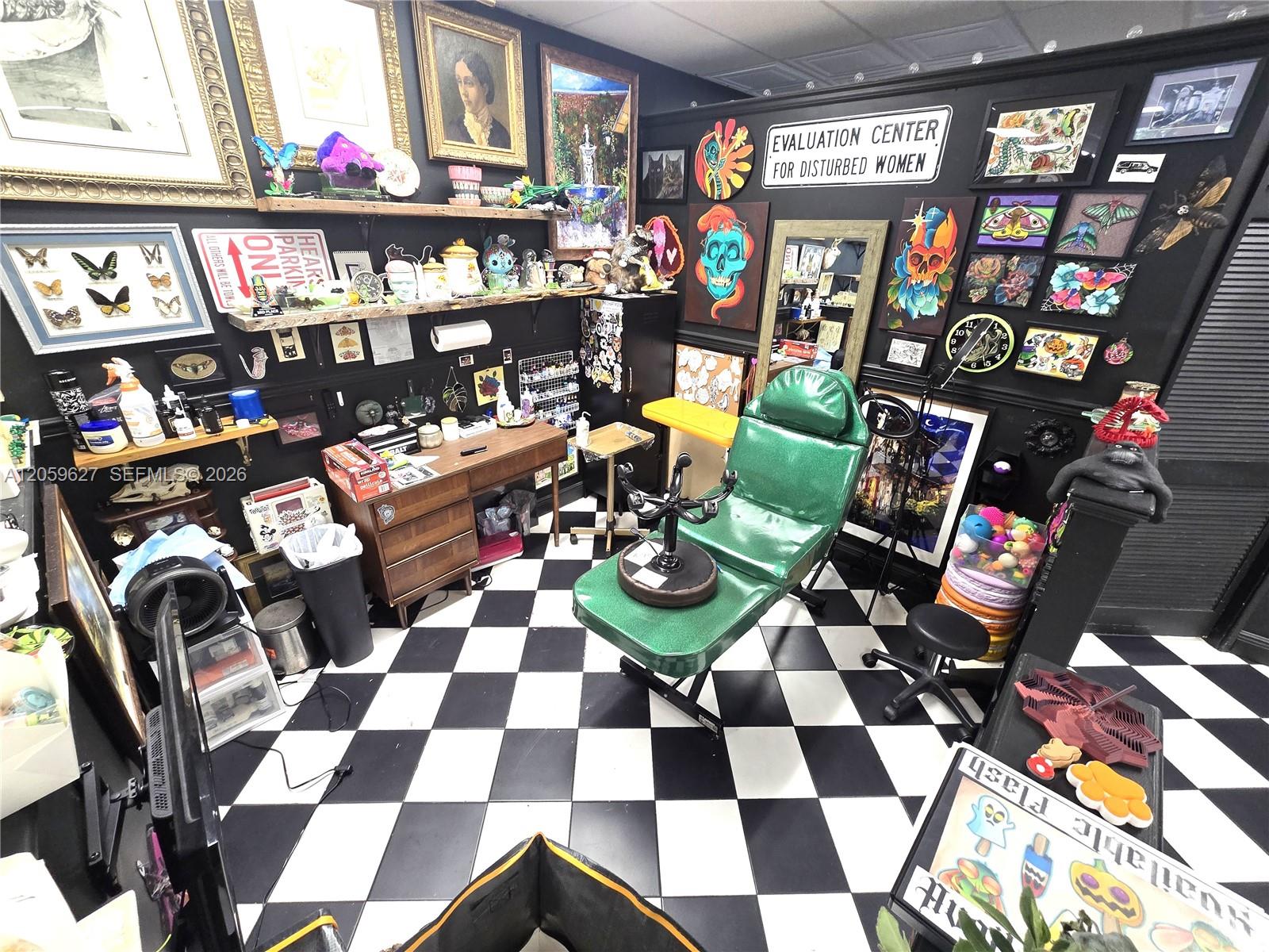 4953 Le Chalet Boulevard gallery image #14
