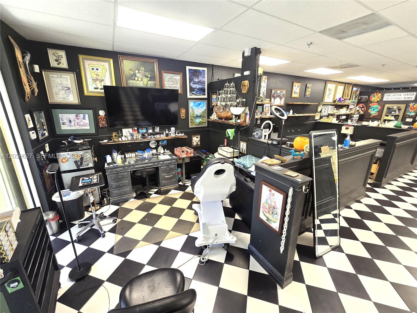 4953 Le Chalet Boulevard gallery image #15