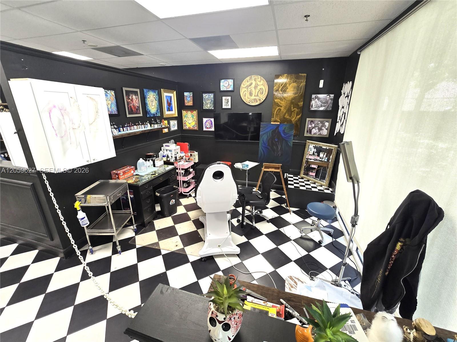 4953 Le Chalet Boulevard gallery image #16