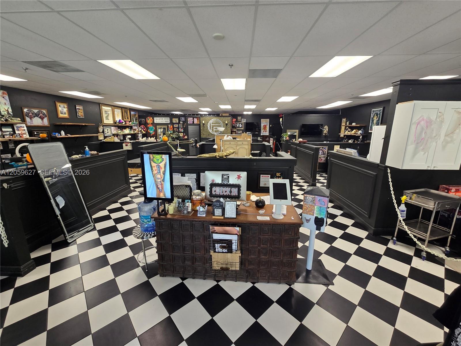 4953 Le Chalet Boulevard gallery image #17