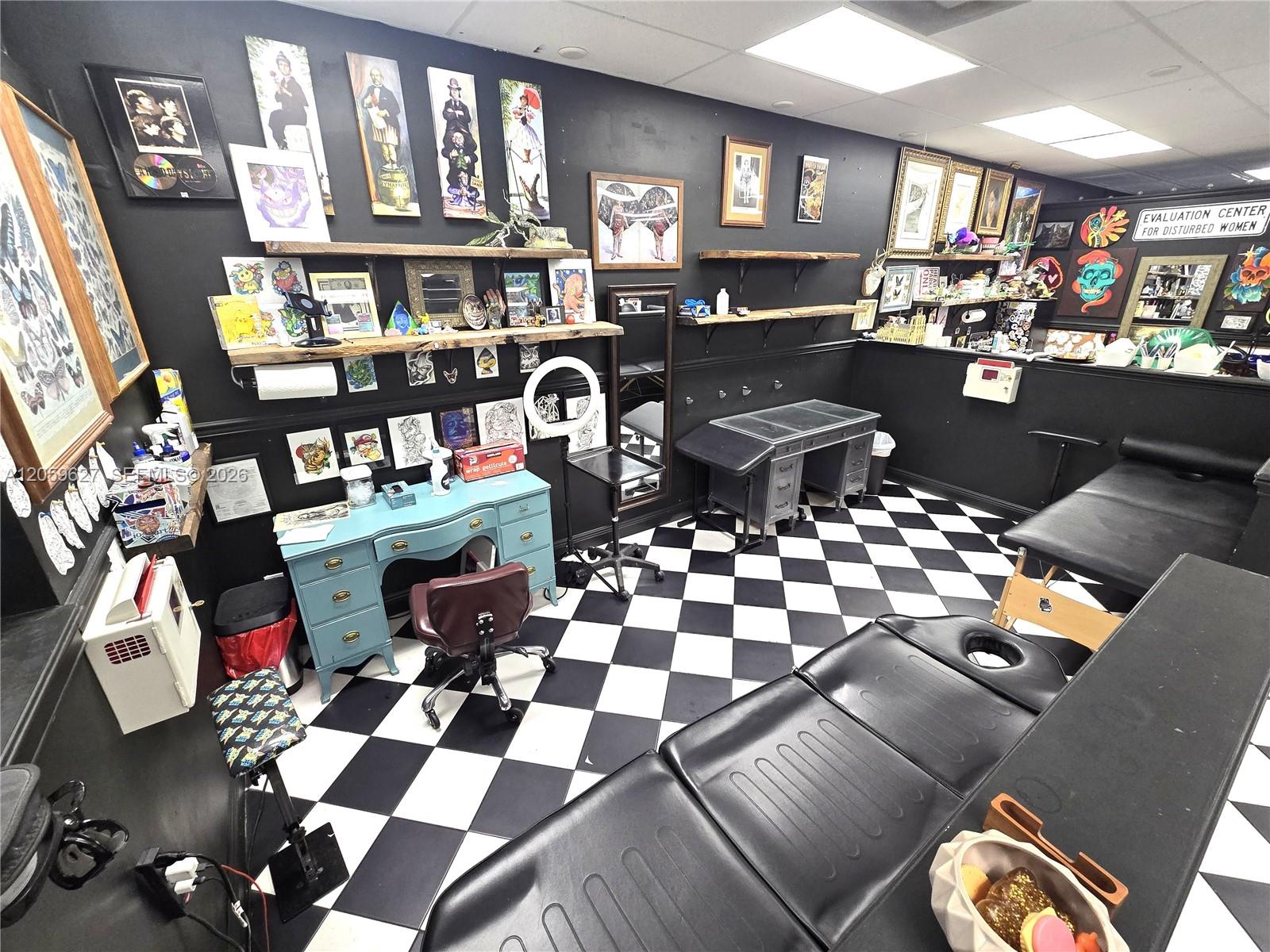 4953 Le Chalet Boulevard gallery image #18