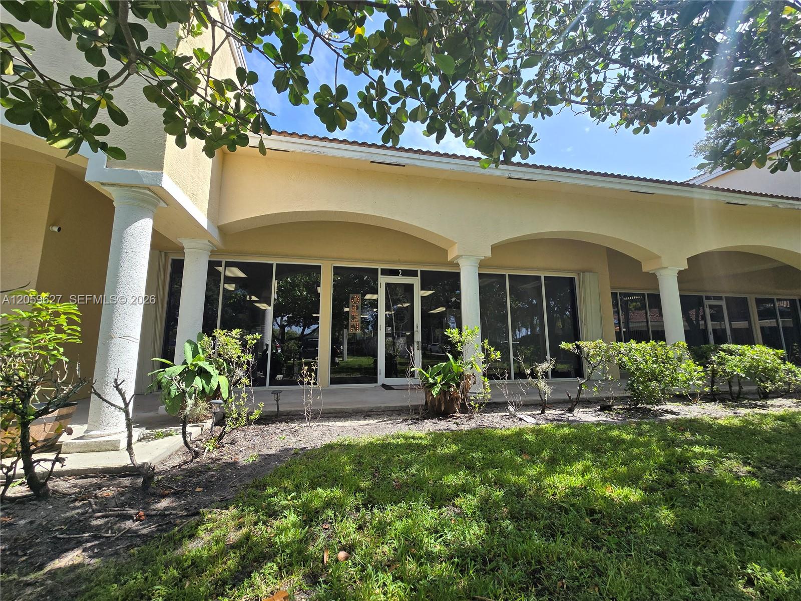 4953 Le Chalet Boulevard gallery image #2