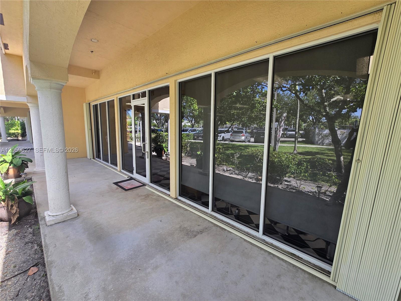 4953 Le Chalet Boulevard gallery image #3