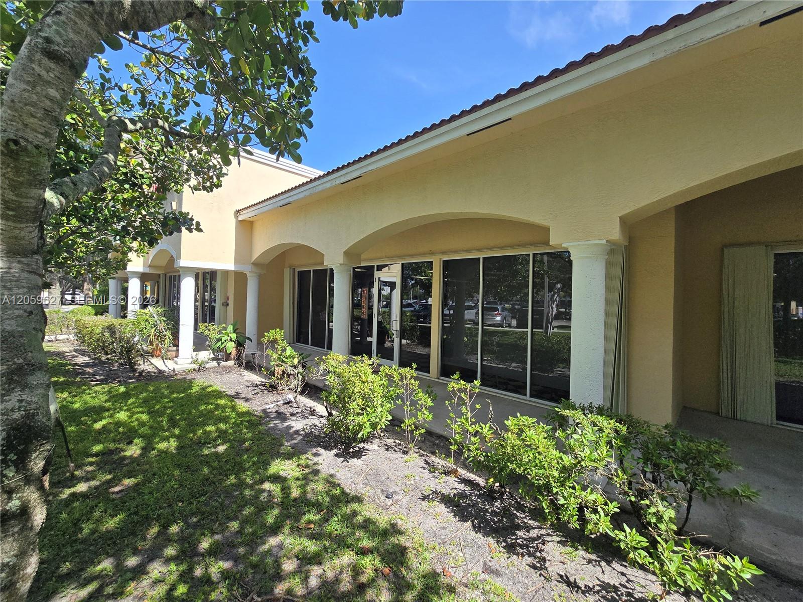 4953 Le Chalet Boulevard gallery image #4