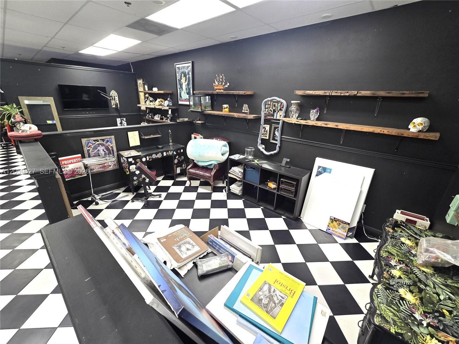 4953 Le Chalet Boulevard gallery image #6