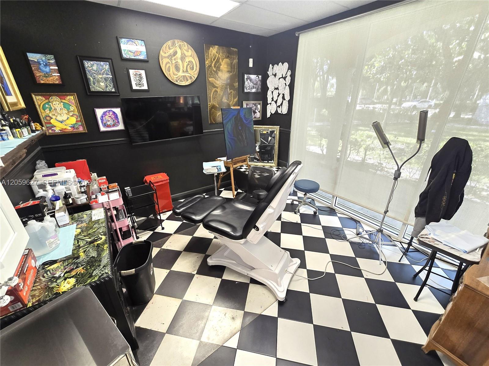 4953 Le Chalet Boulevard gallery image #8