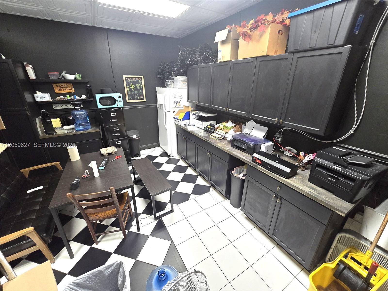 4953 Le Chalet Boulevard gallery image #9