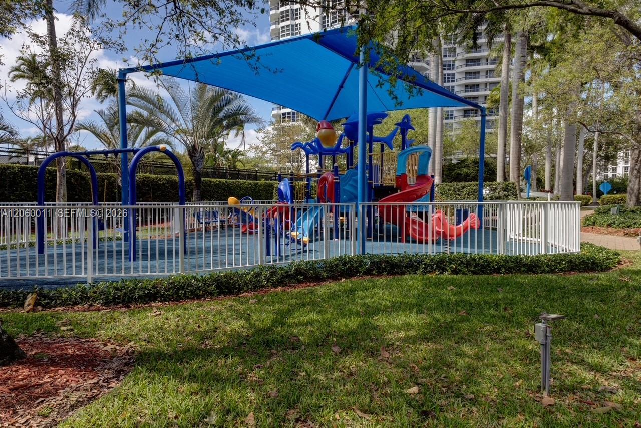3600 Mystic Pointe Drive