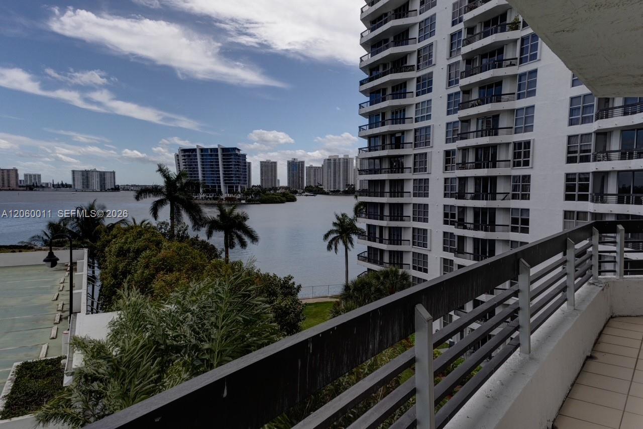 3600 Mystic Pointe Drive