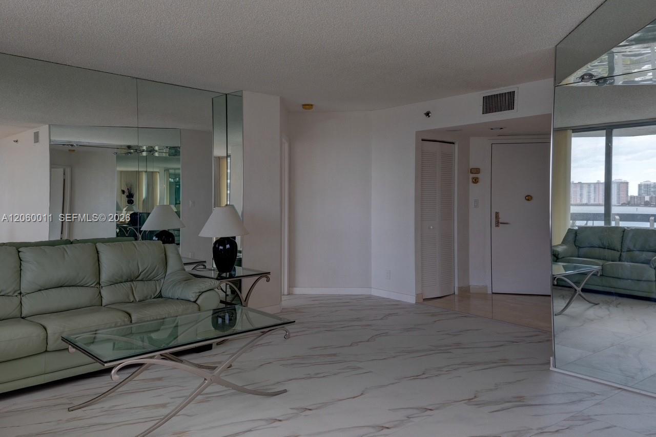 3600 Mystic Pointe Drive
