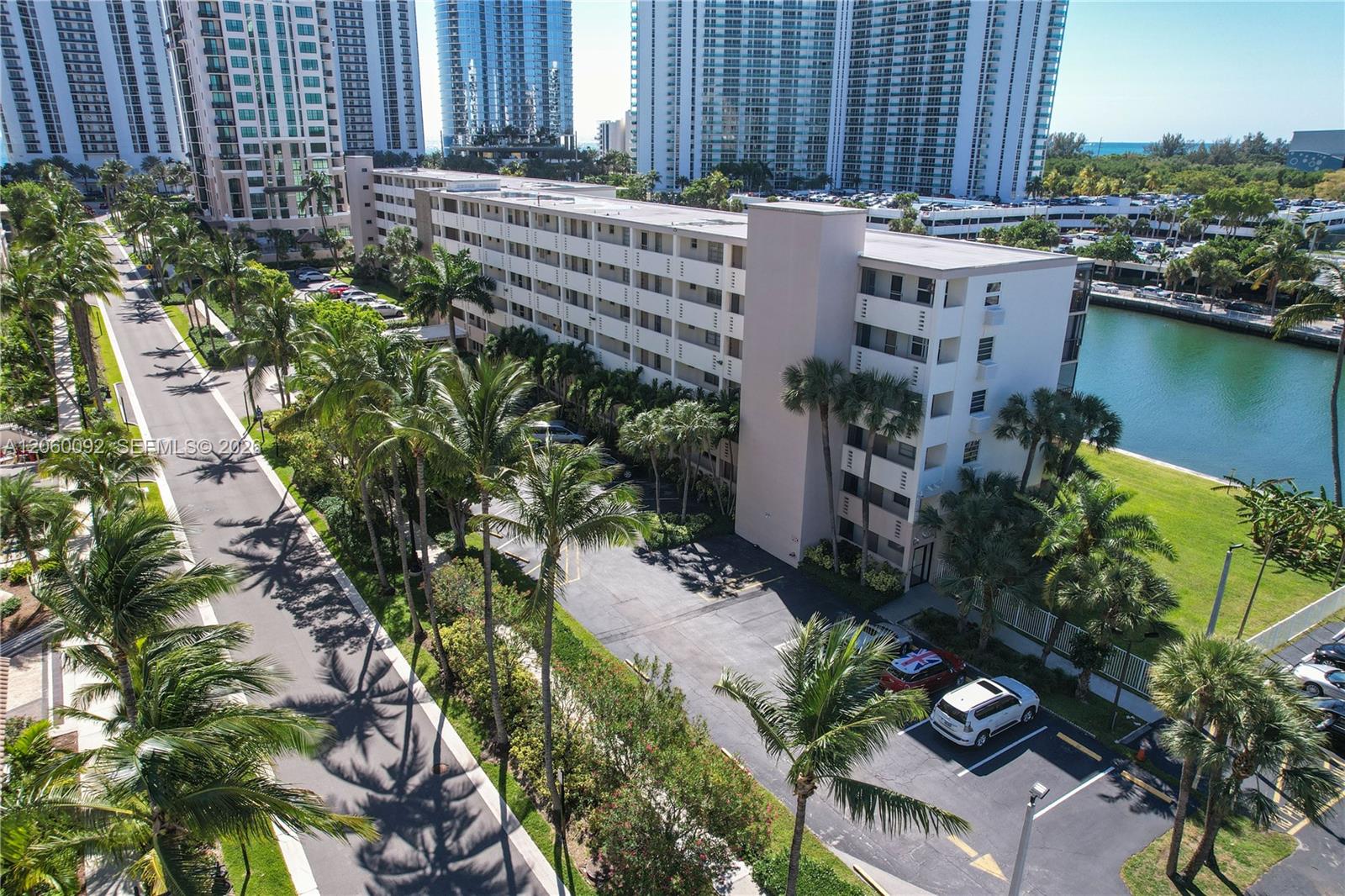 220 Kings Point Drive